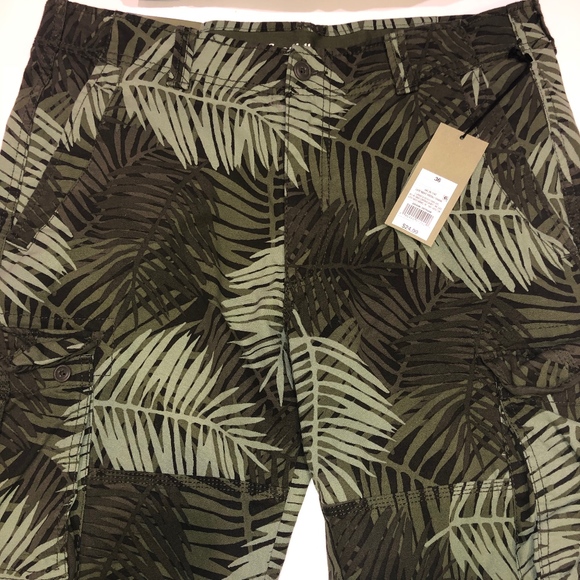 Men's Late Night Green Cargo Shorts - Size 36 & 28 - Picture 1 of 7